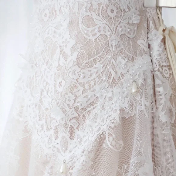 Elegant Lace Wedding Dress - Picture 4 of 7